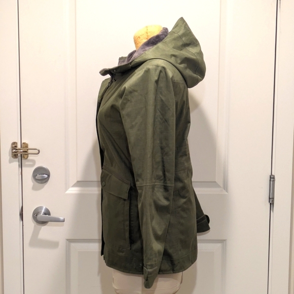 EUC Under Armour Storm M Women's Army Green Rain Jacket - Picture 6 of 12